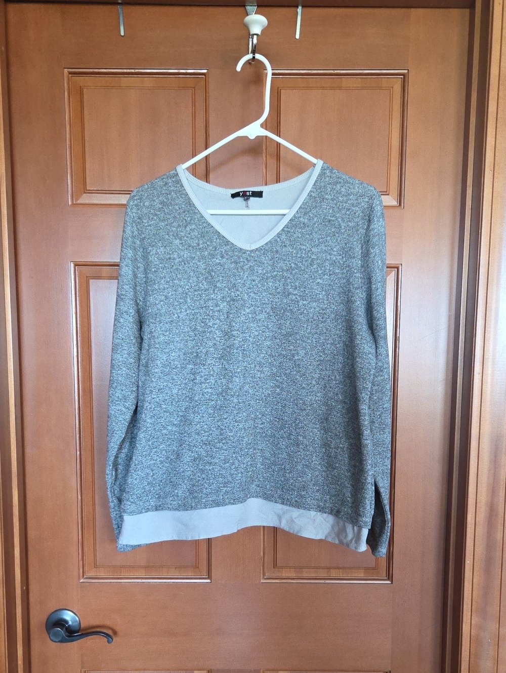 YEST Gray V-Neck Women’s Sweater USA12  PP21 L24